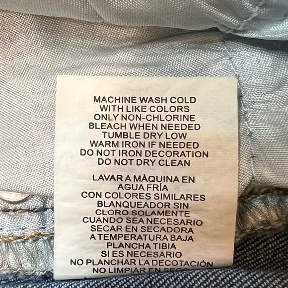 bebe Raw Edge Short NWT SZ 12 31 Embellished Medium Wash - Picture 13 of 13